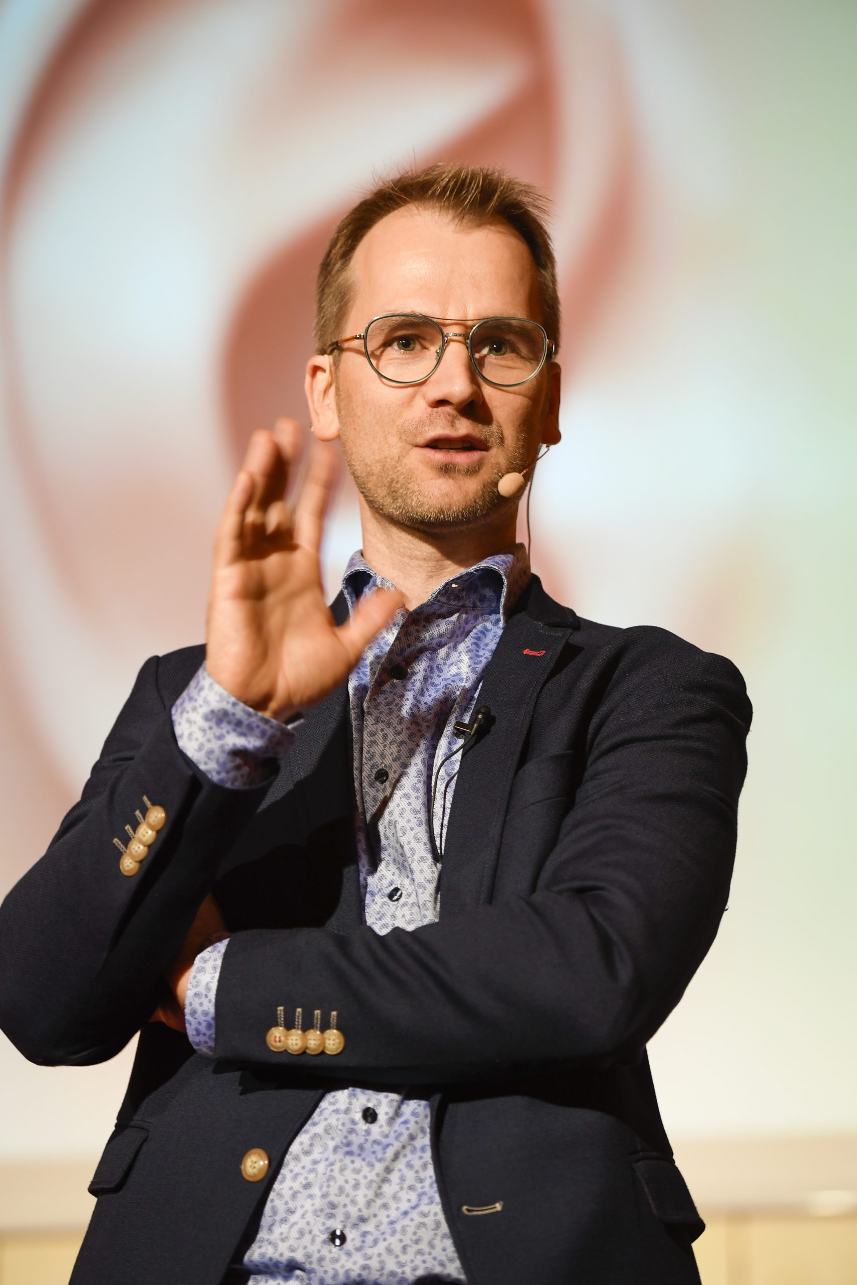 Keynote Speaker karsten Homann Vortrag Führung Erfolg Zuversicht mentale Flexibilität mentale Gesundheit Ausbildung Erfolgsfaktor Farbpsychologie
